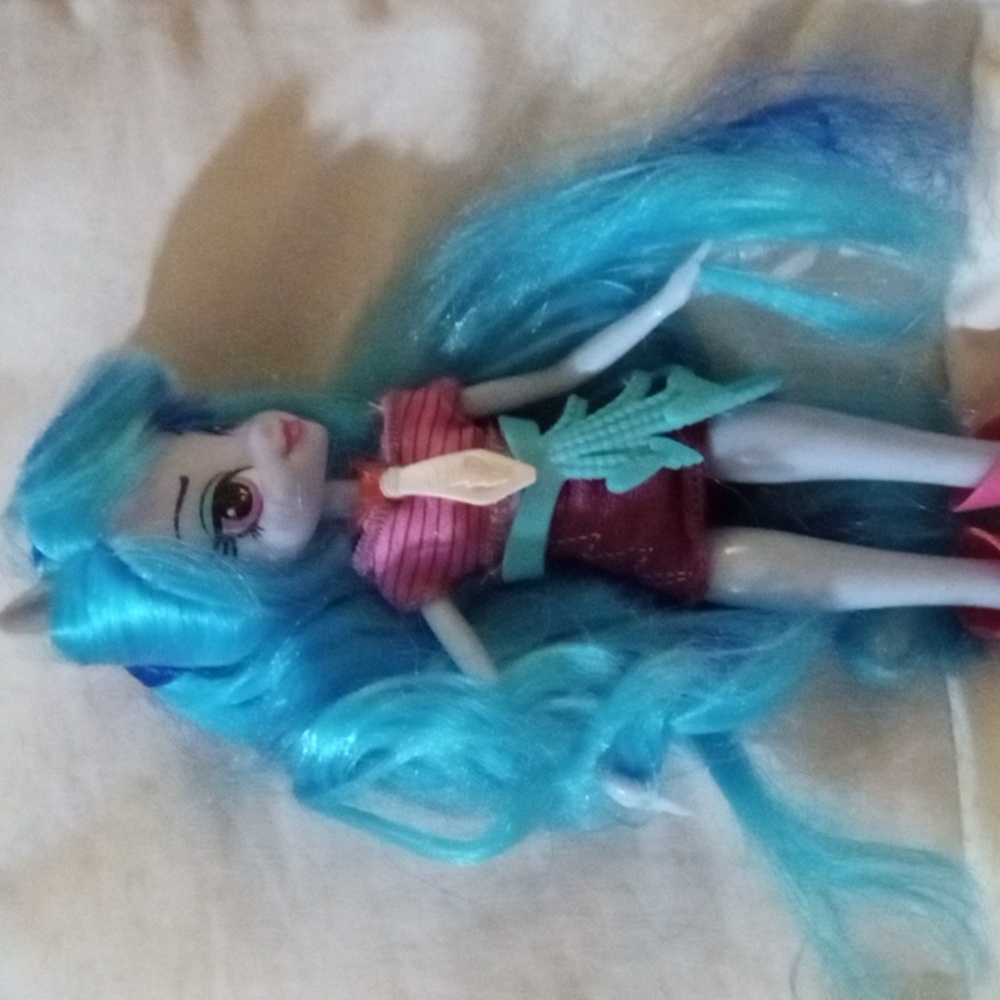 Monster highs lil sister